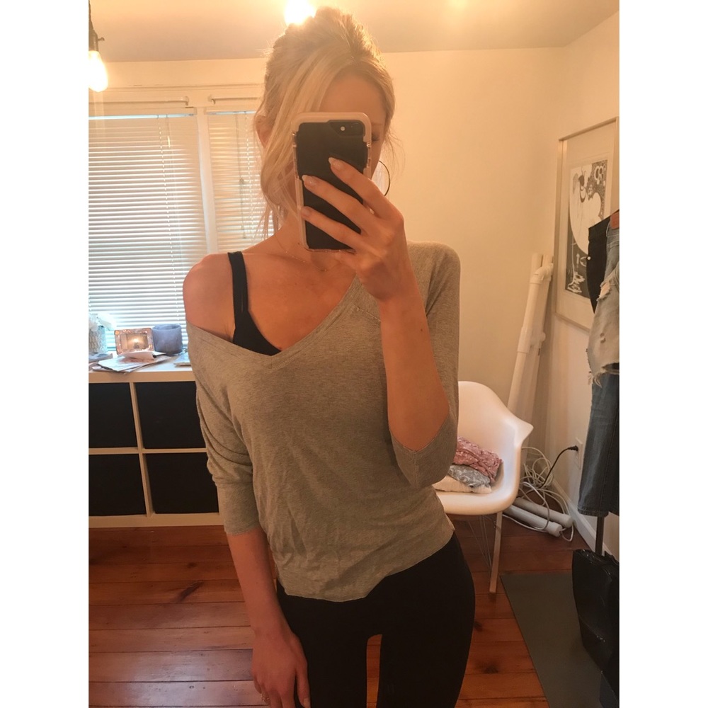 🖤 GUESS 🖤 off the shoulder top